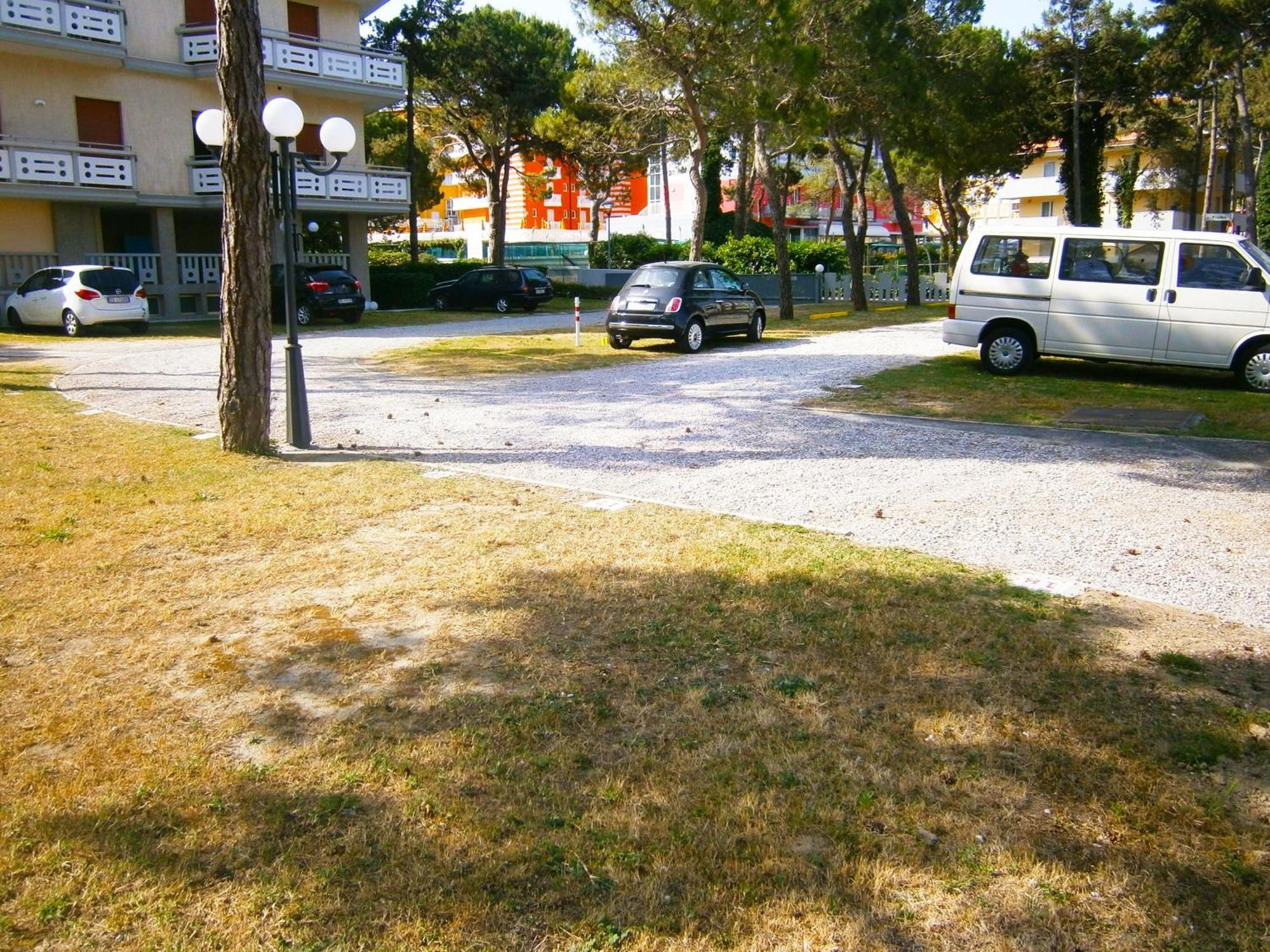 Residence Zenith Caorle Bagian luar foto