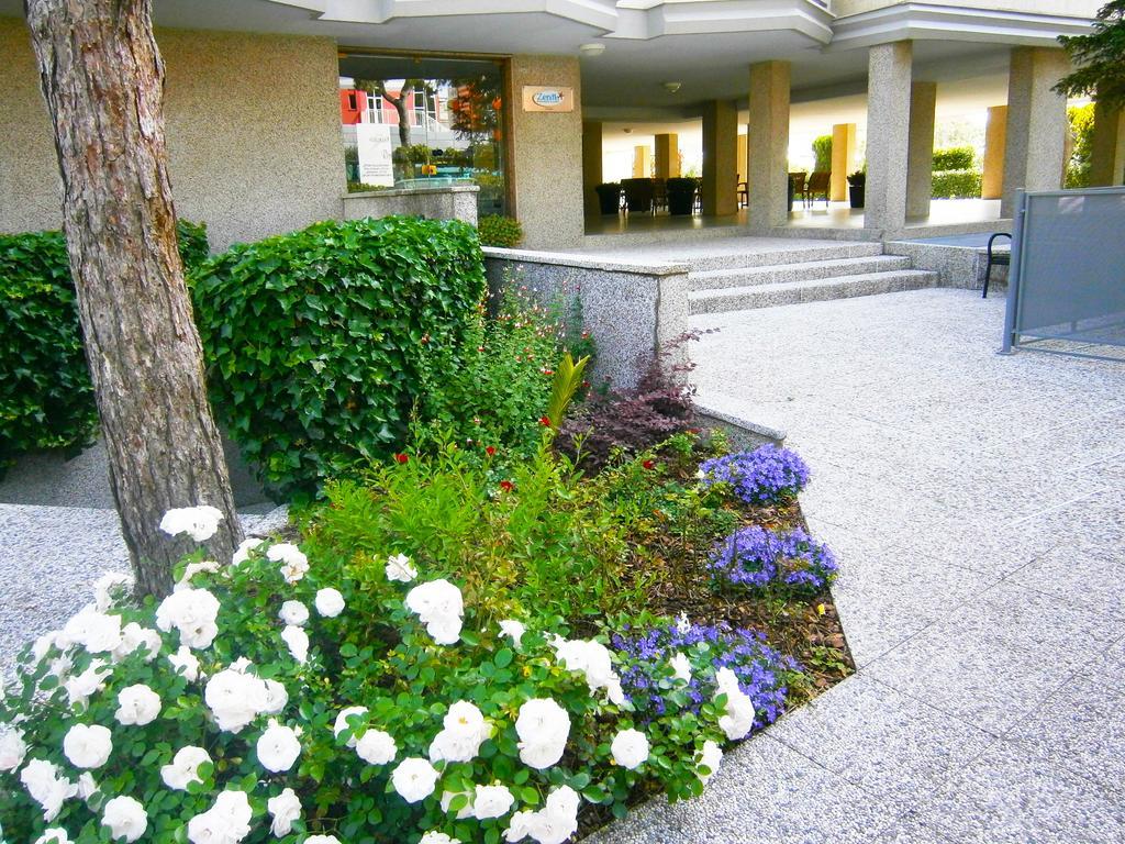 Residence Zenith Caorle Bagian luar foto