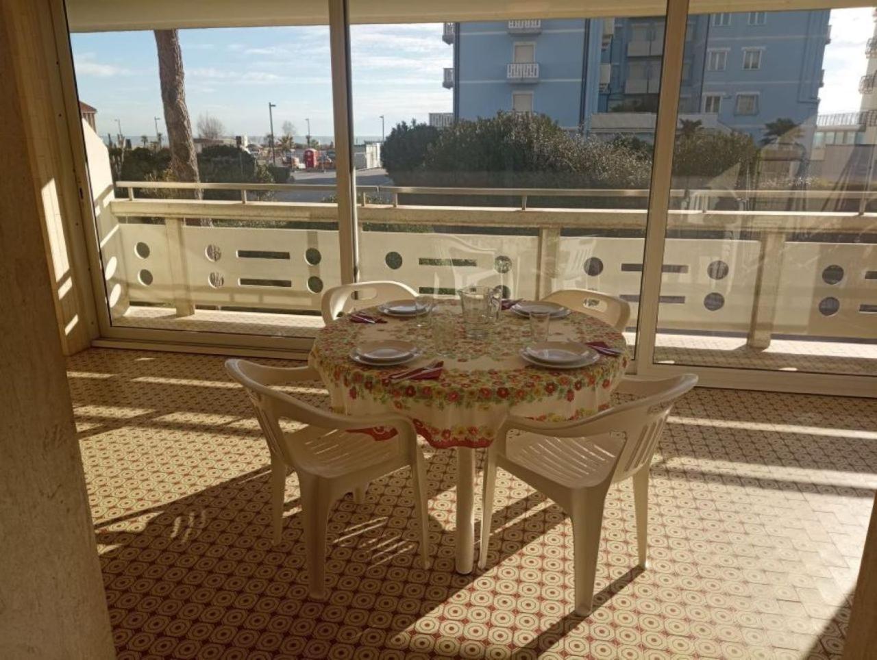 Residence Zenith Caorle Bagian luar foto