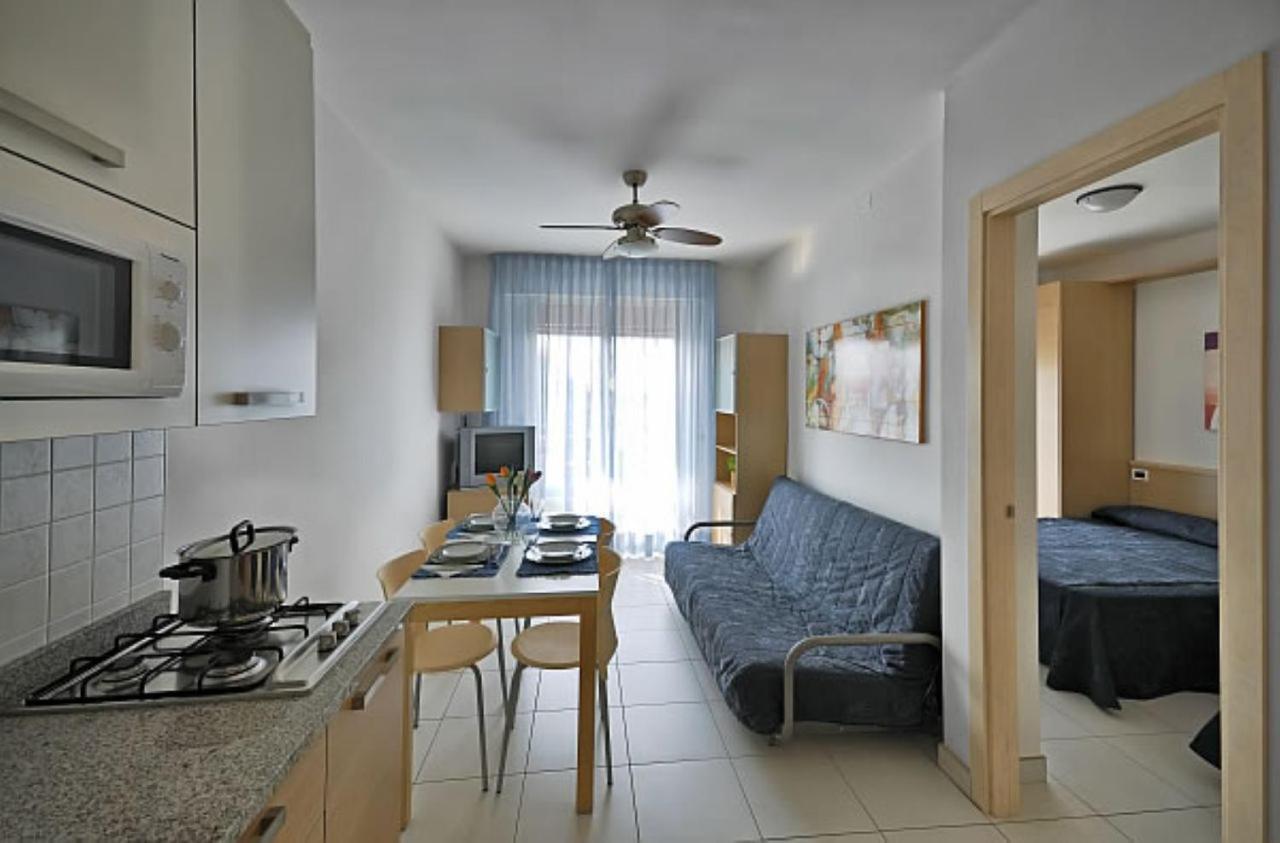 Residence Zenith Caorle Bagian luar foto