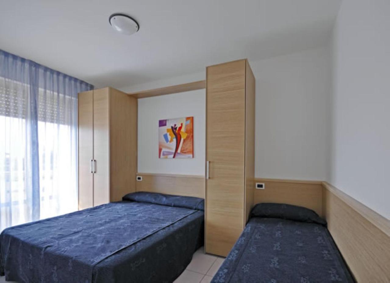 Residence Zenith Caorle Bagian luar foto