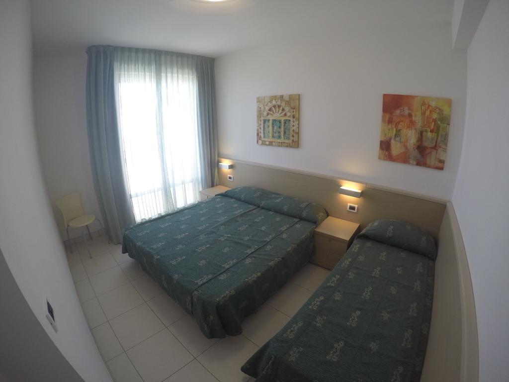 Residence Zenith Caorle Bagian luar foto