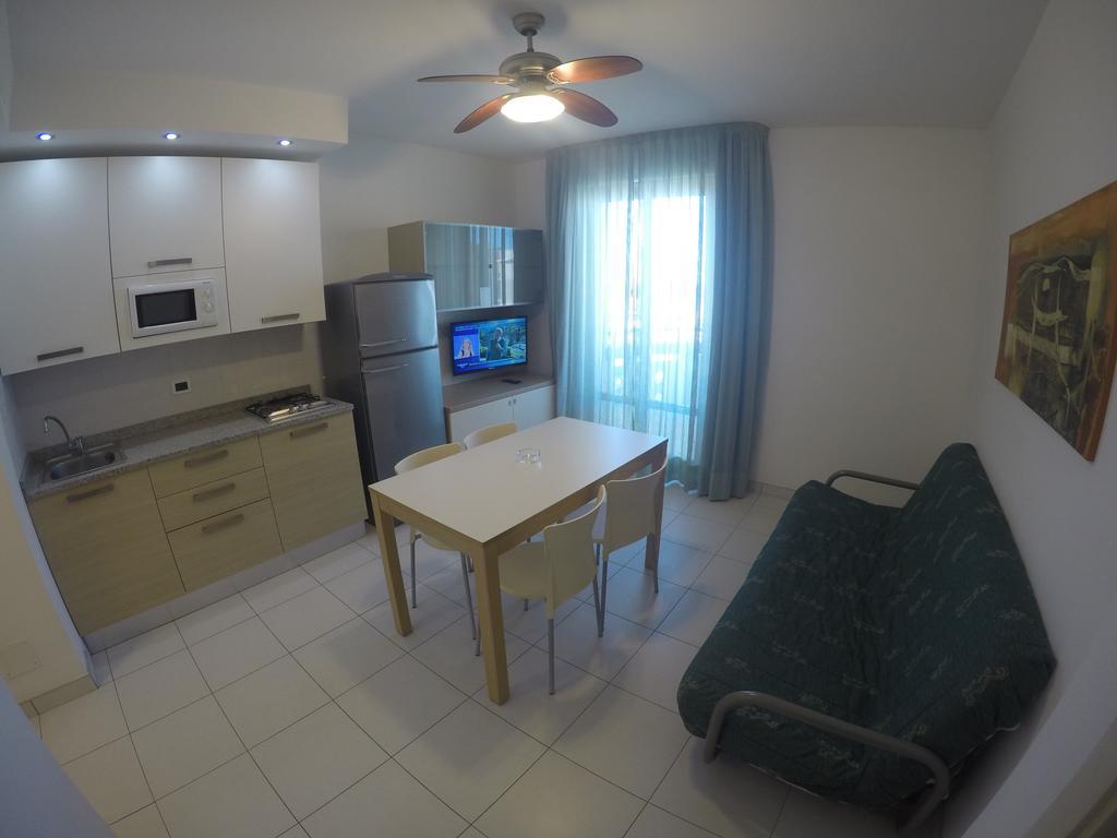 Residence Zenith Caorle Bagian luar foto