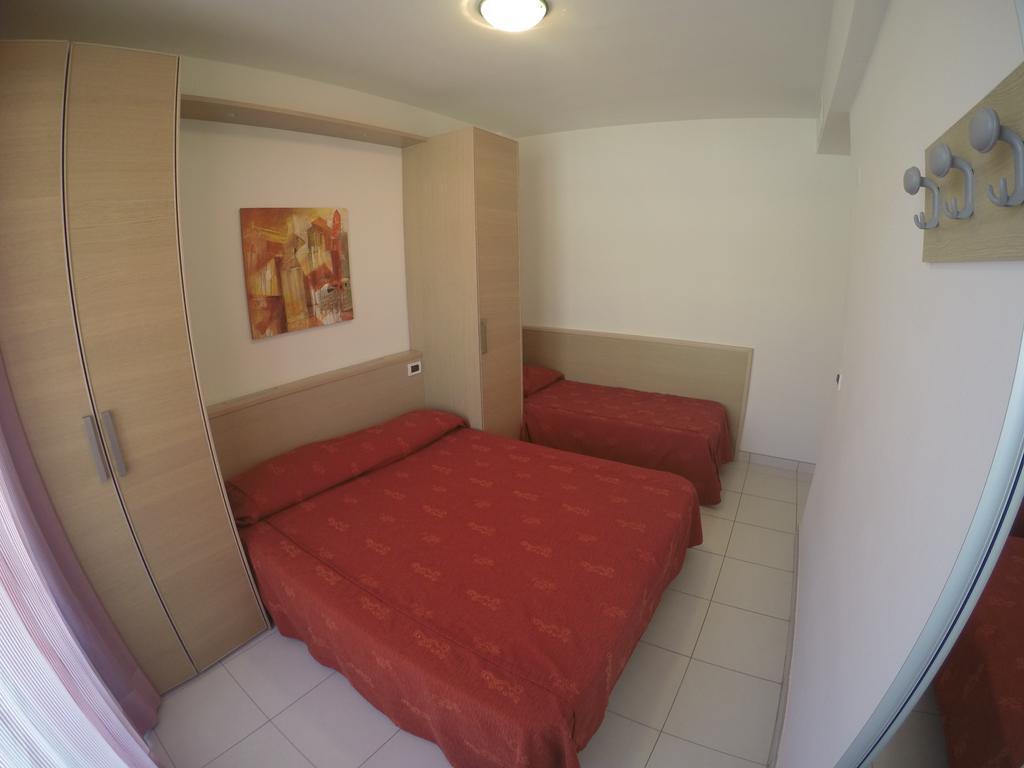 Residence Zenith Caorle Bagian luar foto