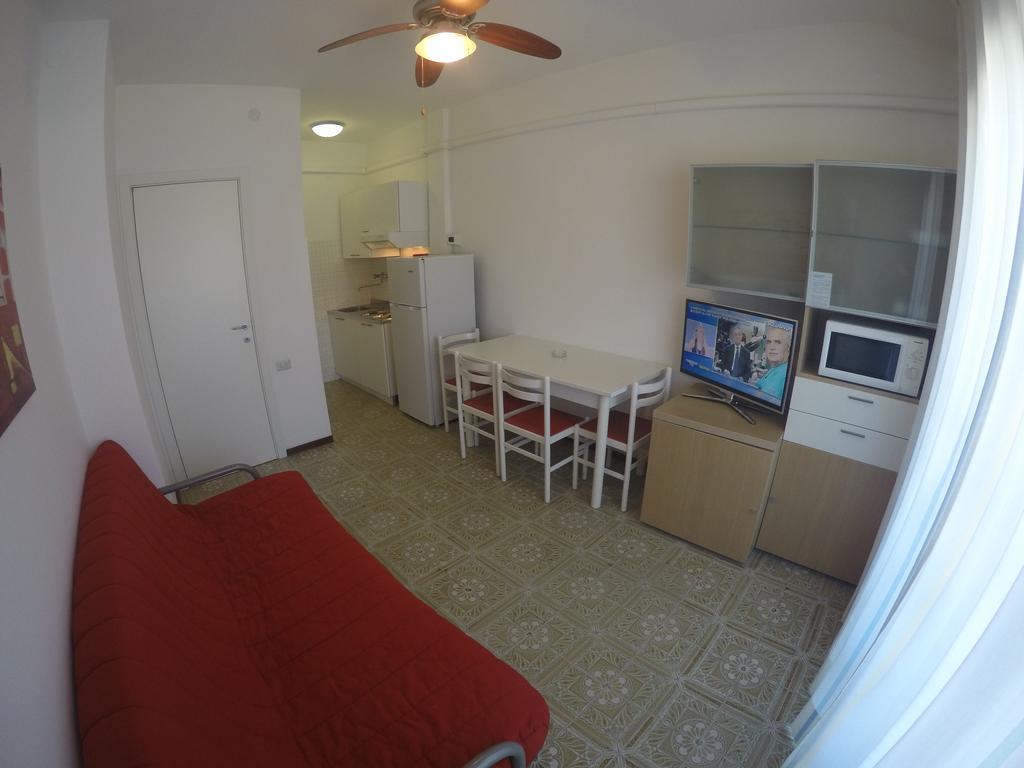 Residence Zenith Caorle Bagian luar foto