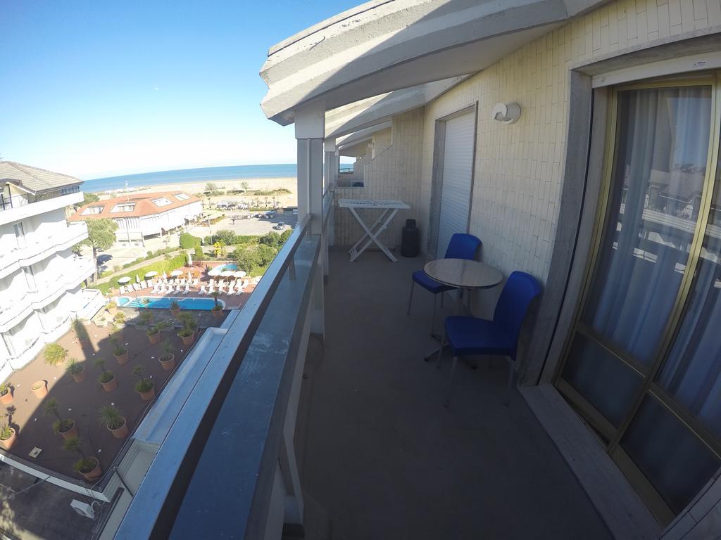Residence Zenith Caorle Bagian luar foto